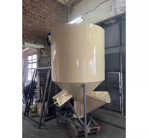 Змішувач кормів вертикальний шнековий 2000 кг.